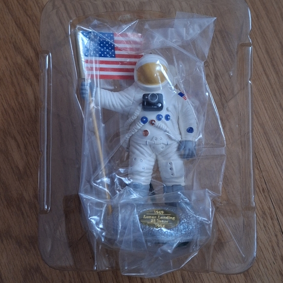 Neil Armstrong ornament Hallmark 25th Anniversary 1969-1994 - Picture 3 of 4